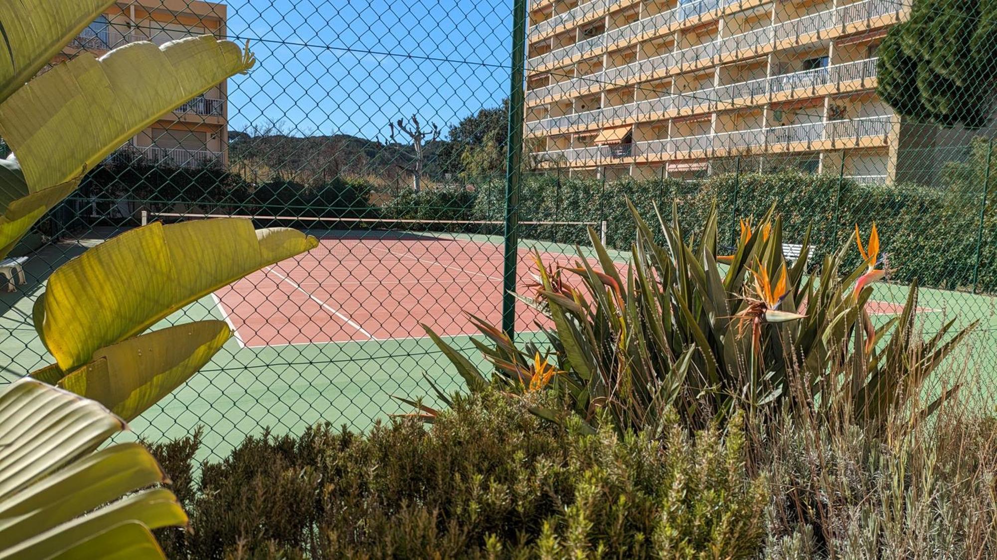 Studio Avec Coin Nuit, 100 M De La Mer Le Lavandou Exteriör bild